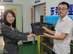 春浓三八节，，赏金国际精机为整个女职工发放温馨福利